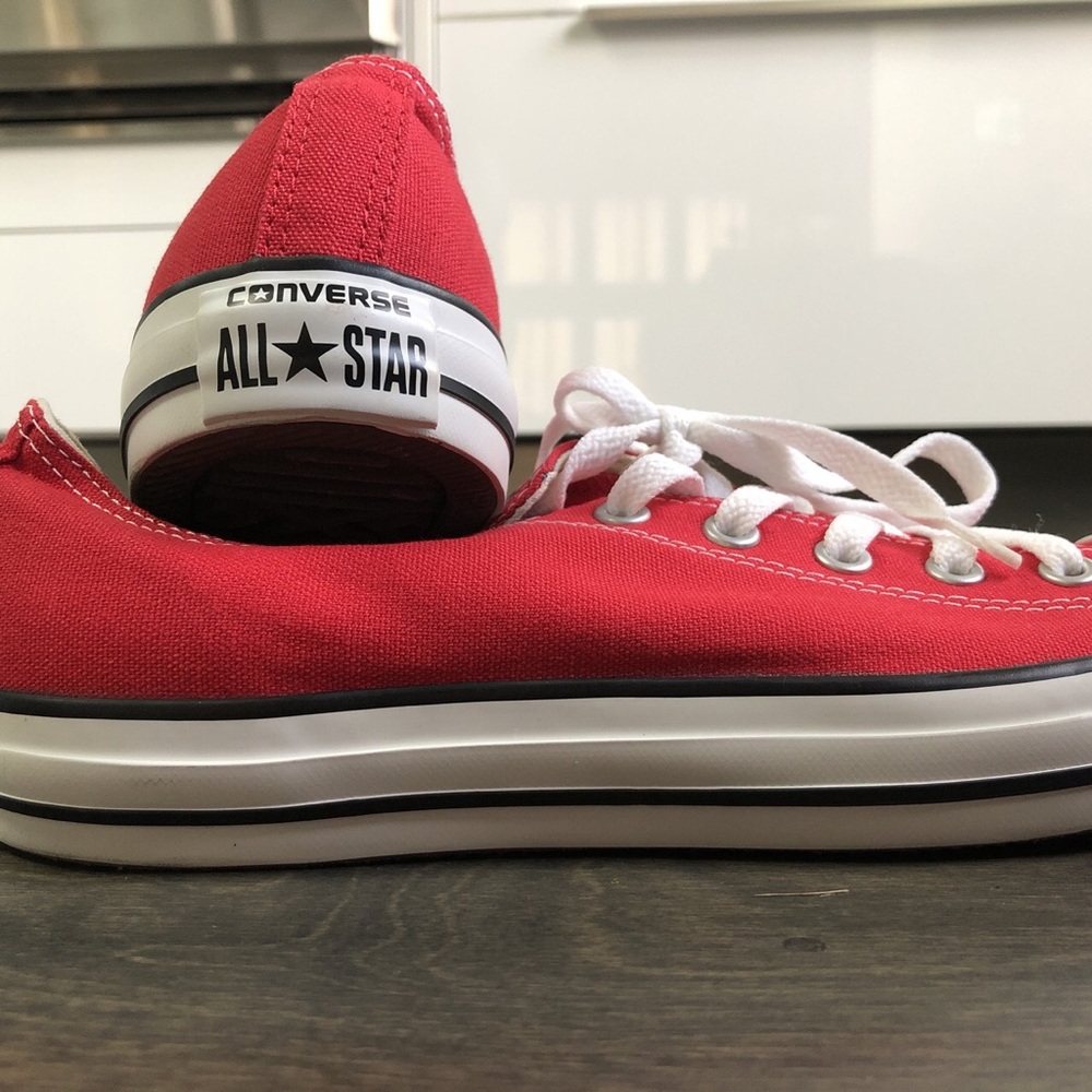 Red Low-Top Classic Converse - Picture 4 of 4